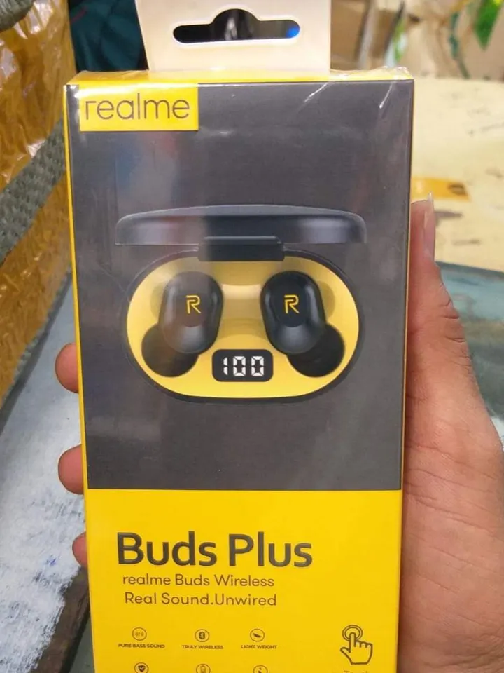 Realme Wireless Buds With display and best quality