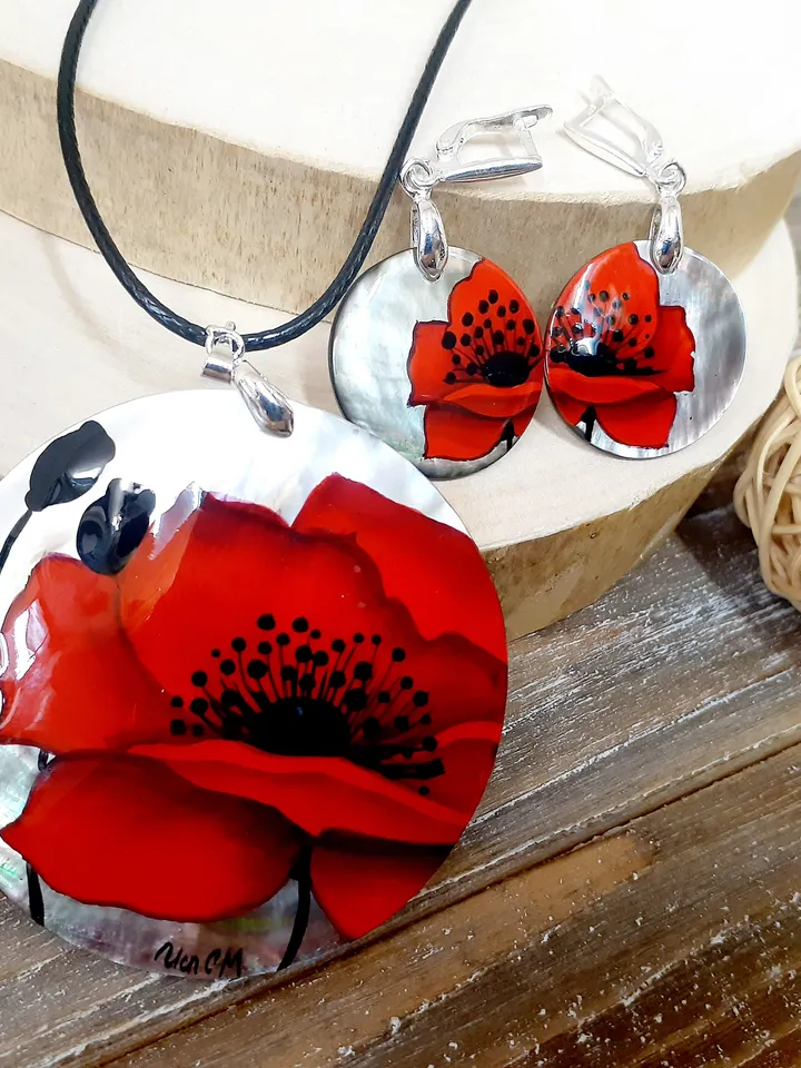 Handmade jewelry sets: Red Poppy Flower • Elegant painted mother of pearl pendant and lightweight shell earrings • Graceful gift for her