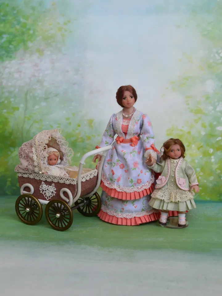 Miniature lady doll for Victorian dollhouse in 1/12 scale.
