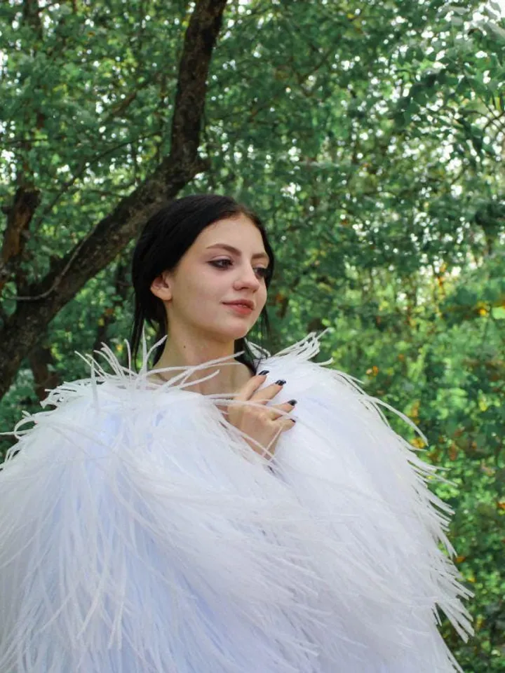 white feather cape, feather coat, imitation ostrich feathers, beautiful cape for photo shoot, feather coat for wedding, cape for party
