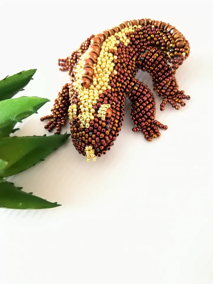 Bead brooch, Lizard brooch, hand embroidery