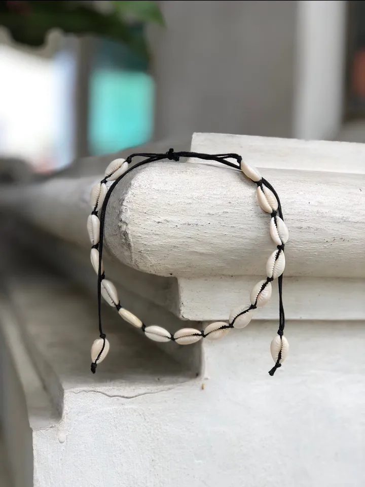 Shell choker necklace, cowrie chocker, black shell adjustable necklace choker, shell jewerly, boho jewelry, coachella style jewelry necklace