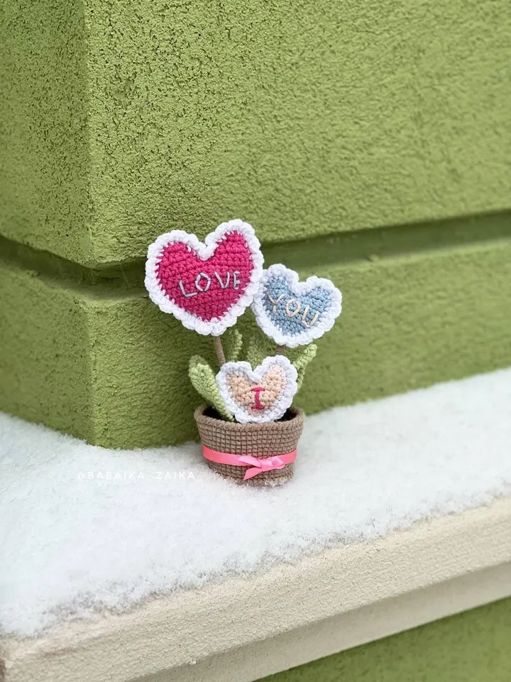 PDF Heart Plant Crochet Pattern, Amigurumi Flowers-hearts Pattern Small Toy Pattern Plant Pattern heart decor pattern Valentine's Day gift