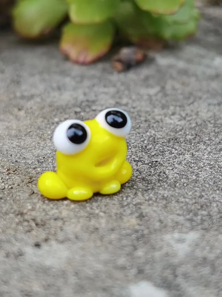 Frog gifts Frog figurine Tiny frog miniature mini glass frog figurine micro frog sculpture small reptile figure Frog ornament Frog decor
