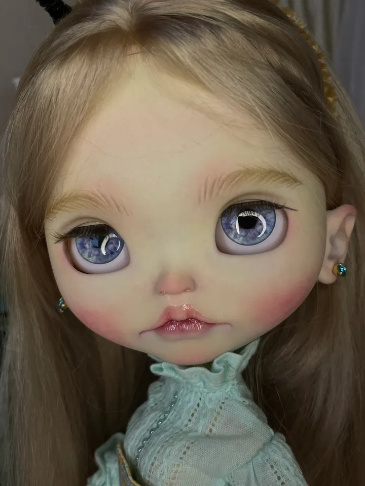 Blythe doll