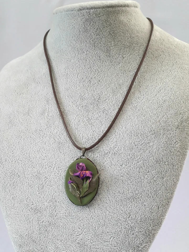 Leather set jewelry Irises for her, Leather earrings and pendant