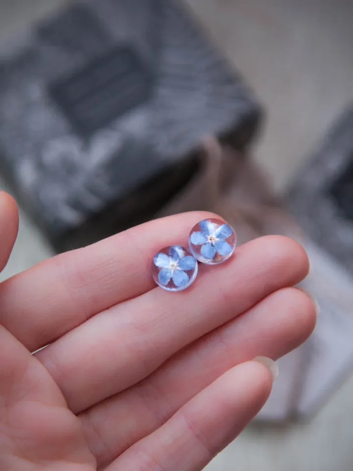 Forget-me-not stud earrings with real flowers