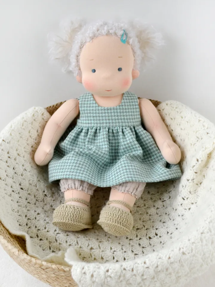 DIY clothes set for a Waldorf baby doll 14 inch (36 cm) tall. PDF sewing patterns and tutorials.
