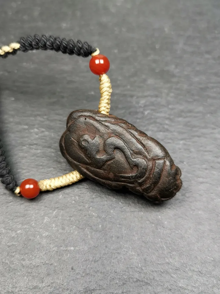 Gandhanra Handmade Tibetan Tsa Tsa Mold Amulet, Scorpion Guru of Padmasambhava,1.6 inchs