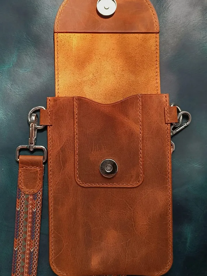 PDF Pattern Phone bag - Pattern of a small women's leather bag in PDF format - Download PDF and video tutorial. Punch pitch 5 mm.