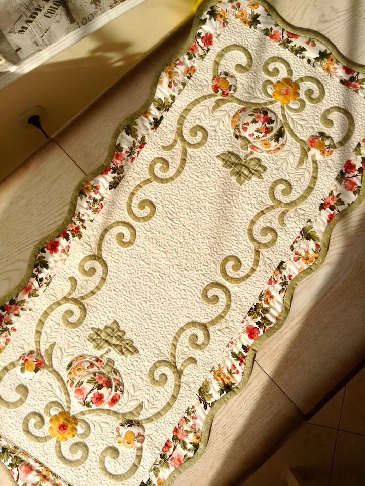 Table runner applique "Autumn" in PDF format.