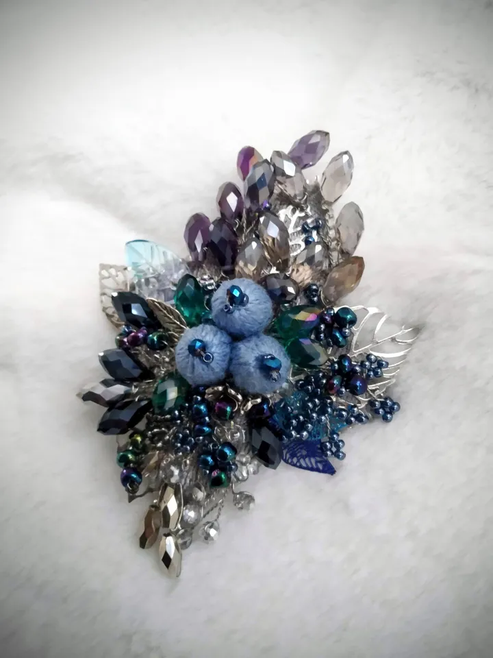 Handmade beaded brooch flower blue berry, one of a kind jewelry, flower brooch, leaf brooch, swarovski pearls earrings,