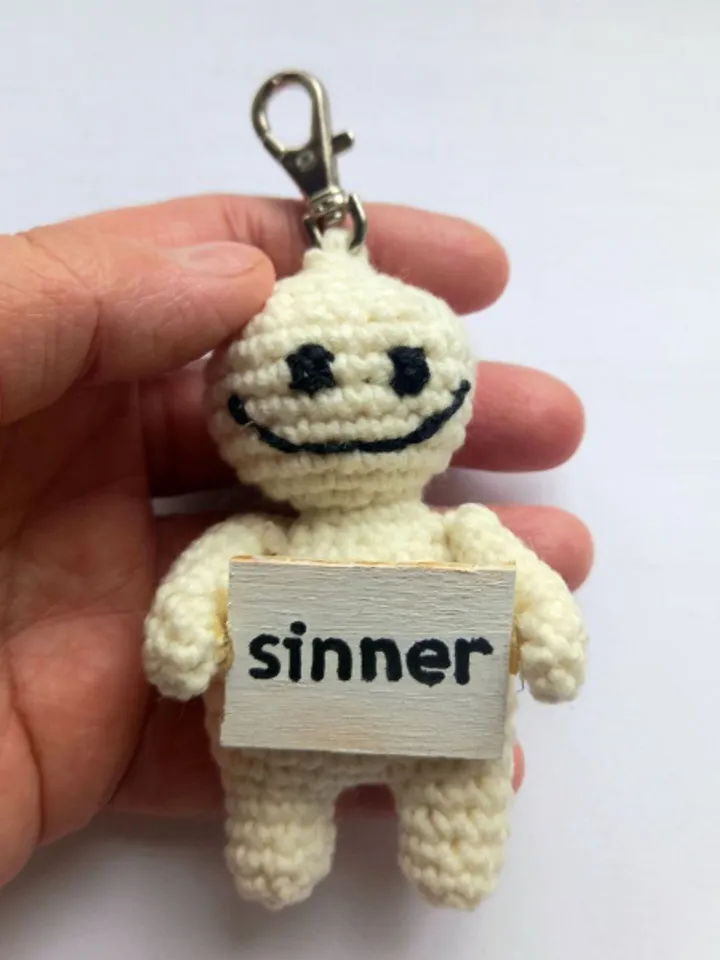 The keychain "sinner" for a bag or keys, a toy in the car interior, a pendant for the rearview mirror.