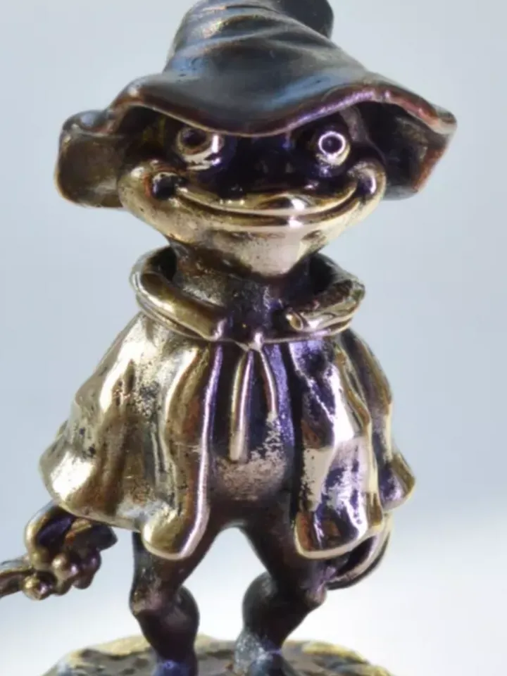Frog - a wizard with a magic wand