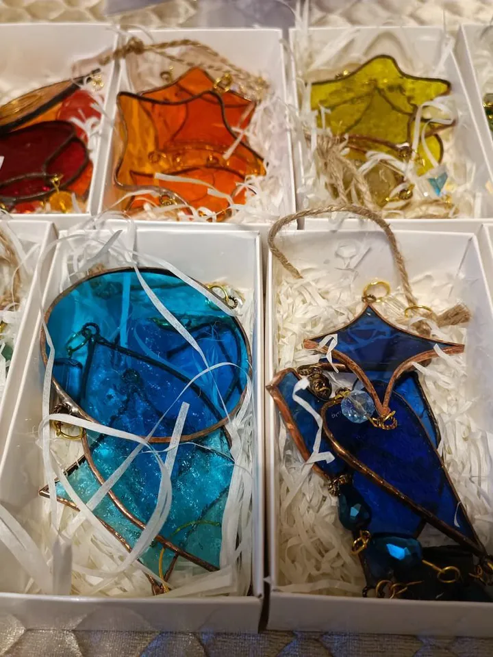 Vibrant Garlands. Tiffany Stained Glass. Colorful Glass and Beads, Stained Glass Garland, Tiffany Style Window Garland, Colorful Glass Suncatcher Garland, Handmade Tiffany Garland, Vibrant Stained Glass Strand, Artistic Glass Bead Garland,Colorful Hanging