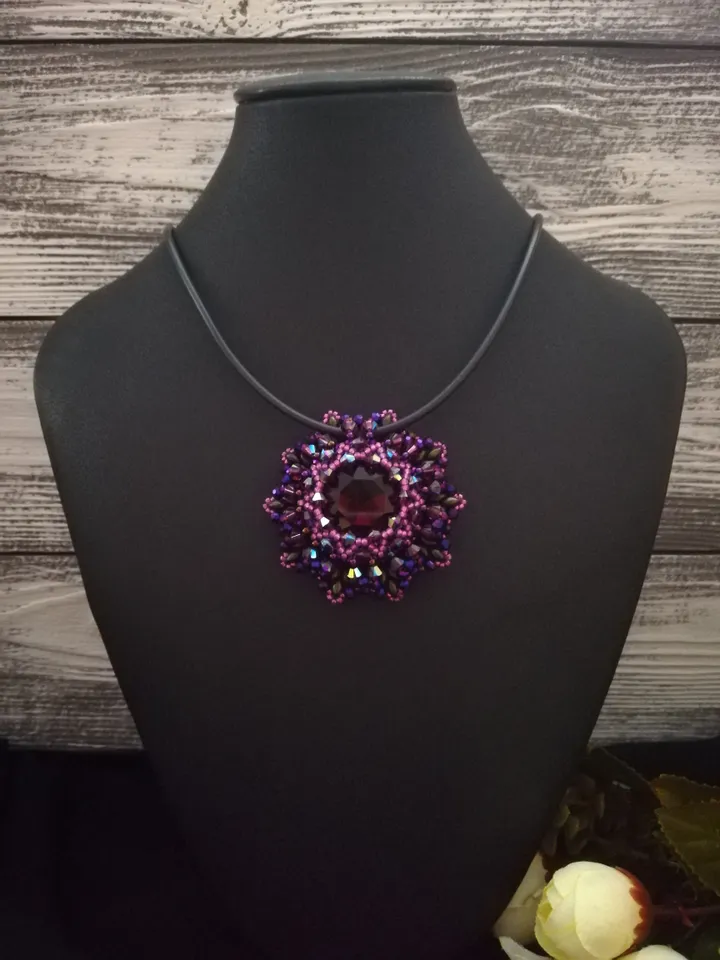 Round pendant hanging, Pendant rivoli and pearls , Lace Necklace