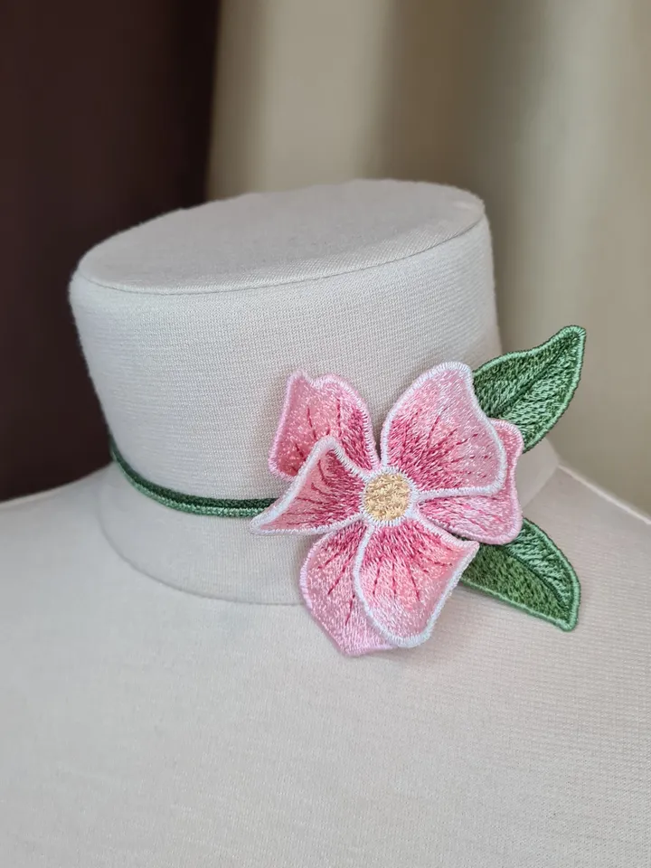 Machine embroidery design for a choker, brooch, head or wrist decoration “Magnolia” using the FSL technique