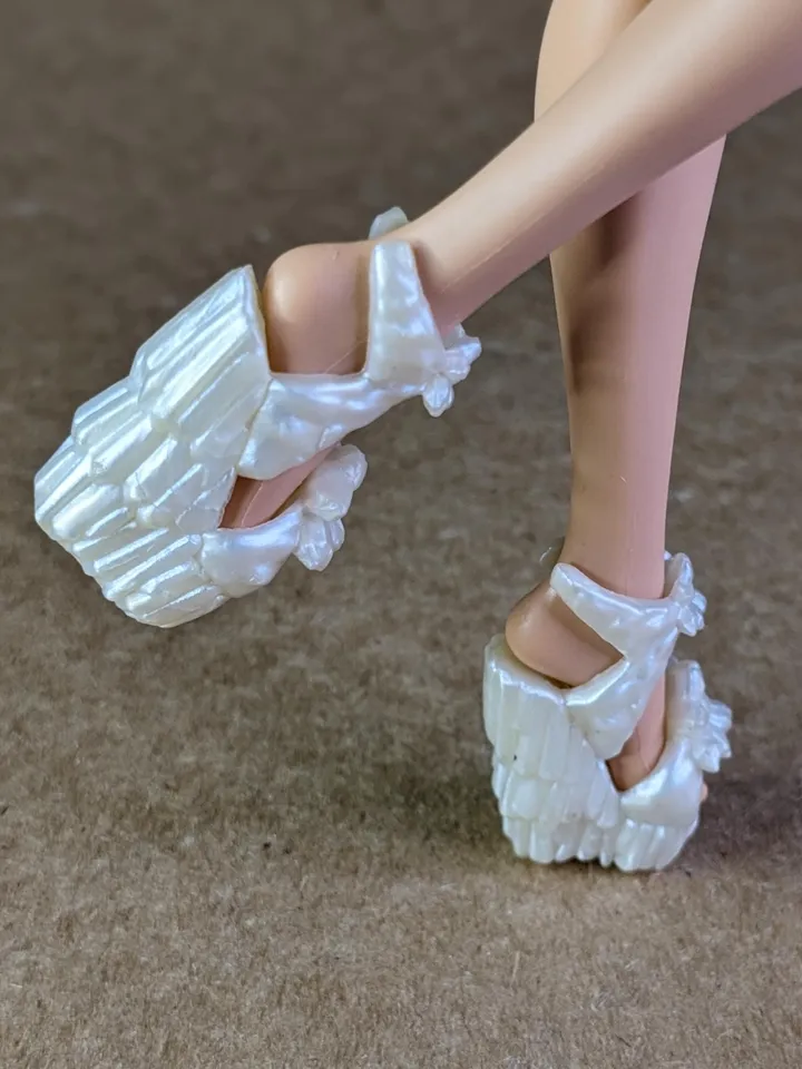 White sandals with wedge heels for 10.5 inch female dolls (MH, EAH)