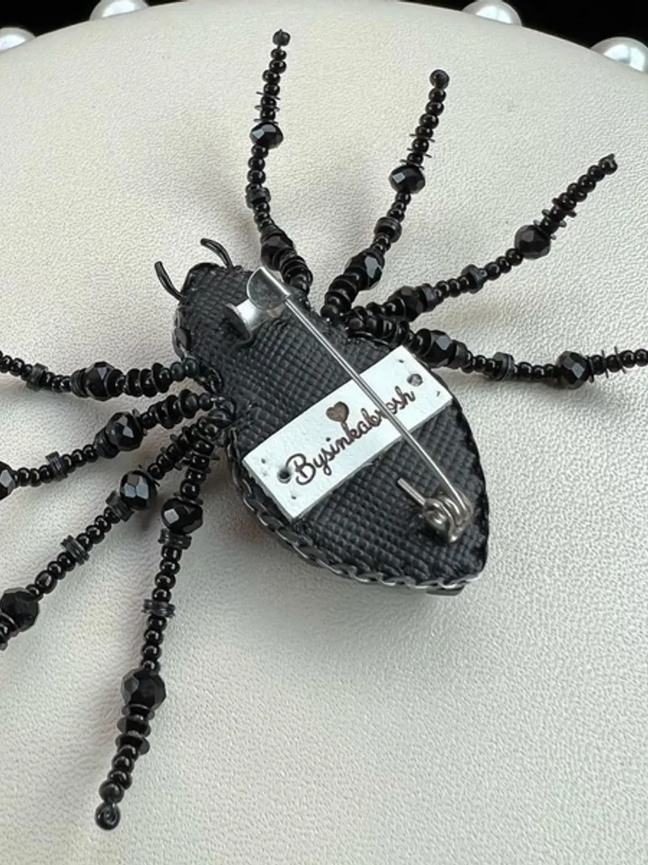 Spider brooch/handmade brooch/handmade jewelry/halloween idea/halloween brooch/spider jewelry