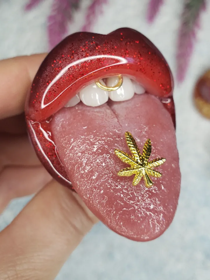 Only to be custom made (orders being taken for the middle of February 2025) Glossy Glittery Red vampire Lips phone grip (not swappable) with tongue piercing