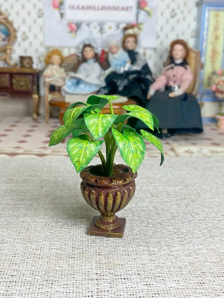 Flower in a flowerpot for a dollhouse. 1:12. handmade. dollhouse miniature. Plants for a doll.
