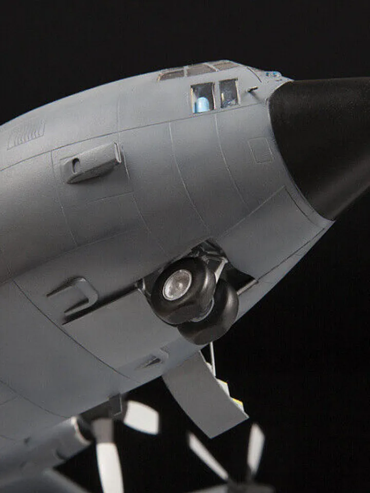 Original Zvezda 7321 American USAF Heavy Transport Plane C-130H Plastic Scale Model 1:72