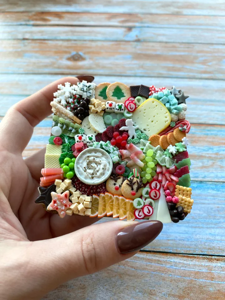 Magnet Miniature Christmas Charcuterie Board with Polymer clay Souvenir