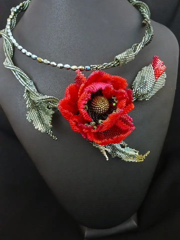 Poppy beaded necklace