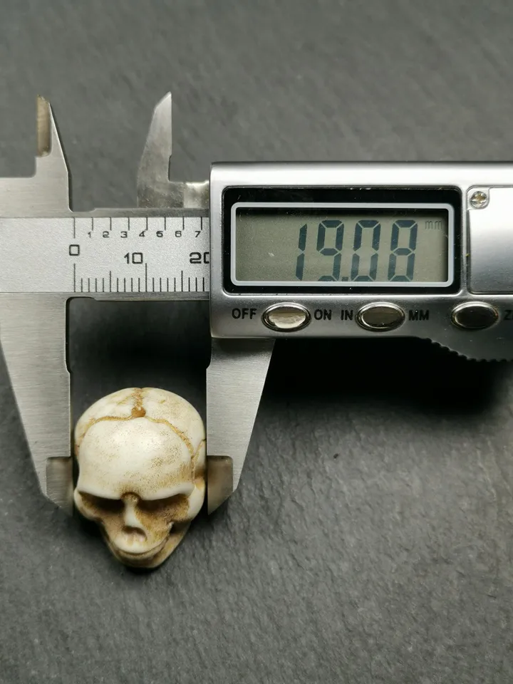 Gandhanra Handmade Tibetan Citipati White Skull Spacer Bead for Prayer Bead,Carved from Deer Antlers,Jewelry Accessories