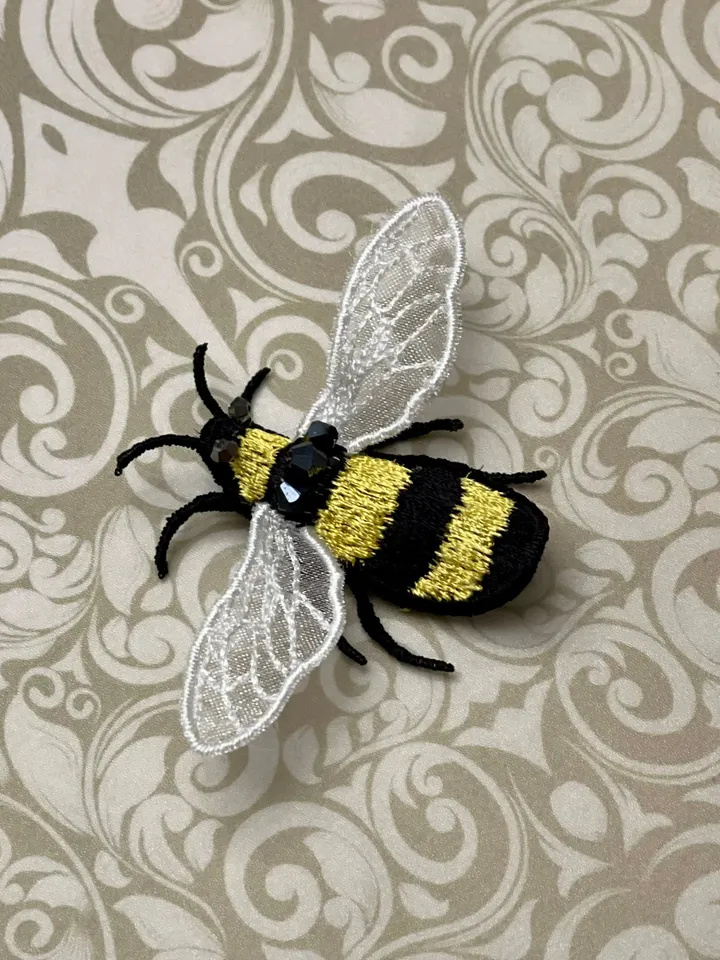 Bee brooch FSL Machine embroidery design Digital embroidery pattern Free standing lace Bee embroidery 3D motif