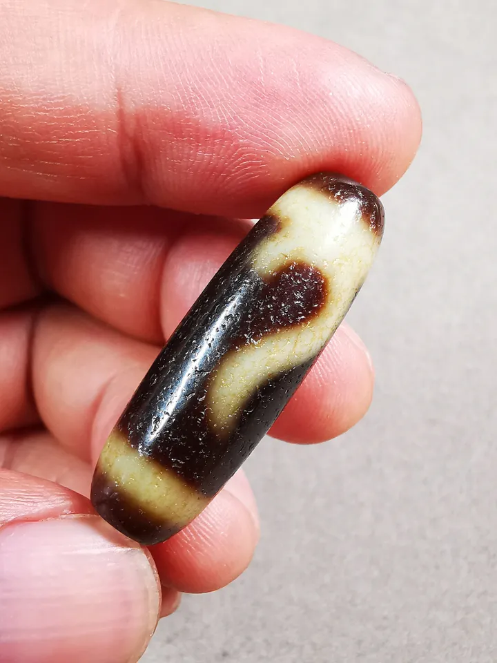 Gandhanra Tibetan RUI Dzi Bead,Tibetan Chung,Wealth Amulet,Small Size 35*11 mm