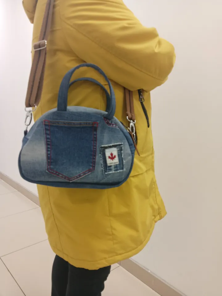 Cute denim shoulder or crossbody bag made of recycled jeans.
Nice denim Boston bag, on a belt, with 5 pockets, crossbody or shoulder, light only 275 grams, the strap is detachable. you will not see such a bag anywhere else. size 26 * 18 * 11 cm.