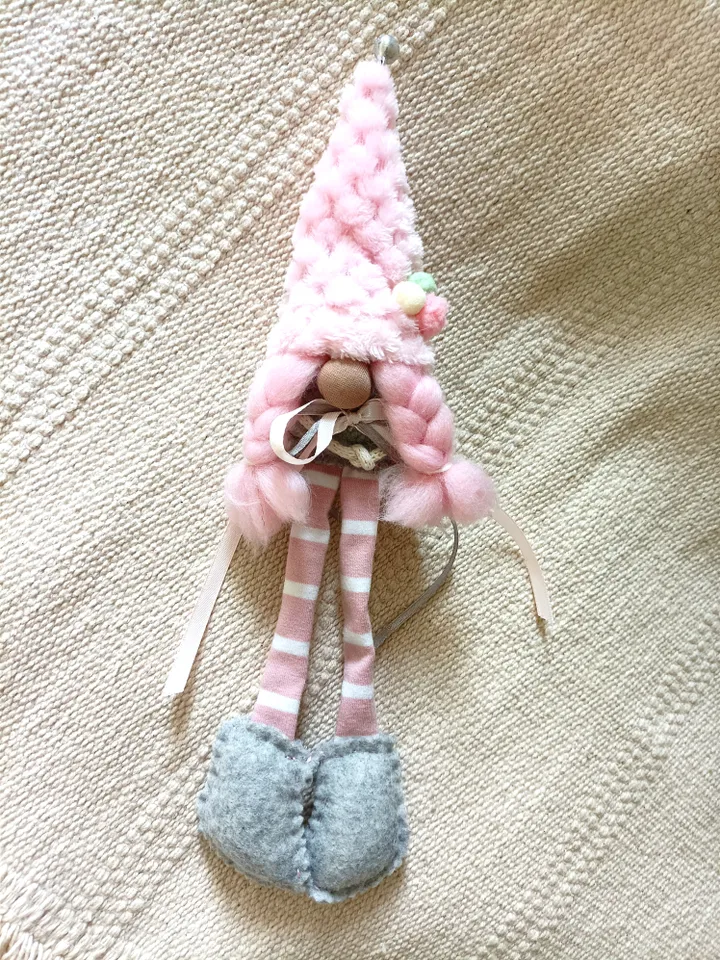 Spring gnome keychain