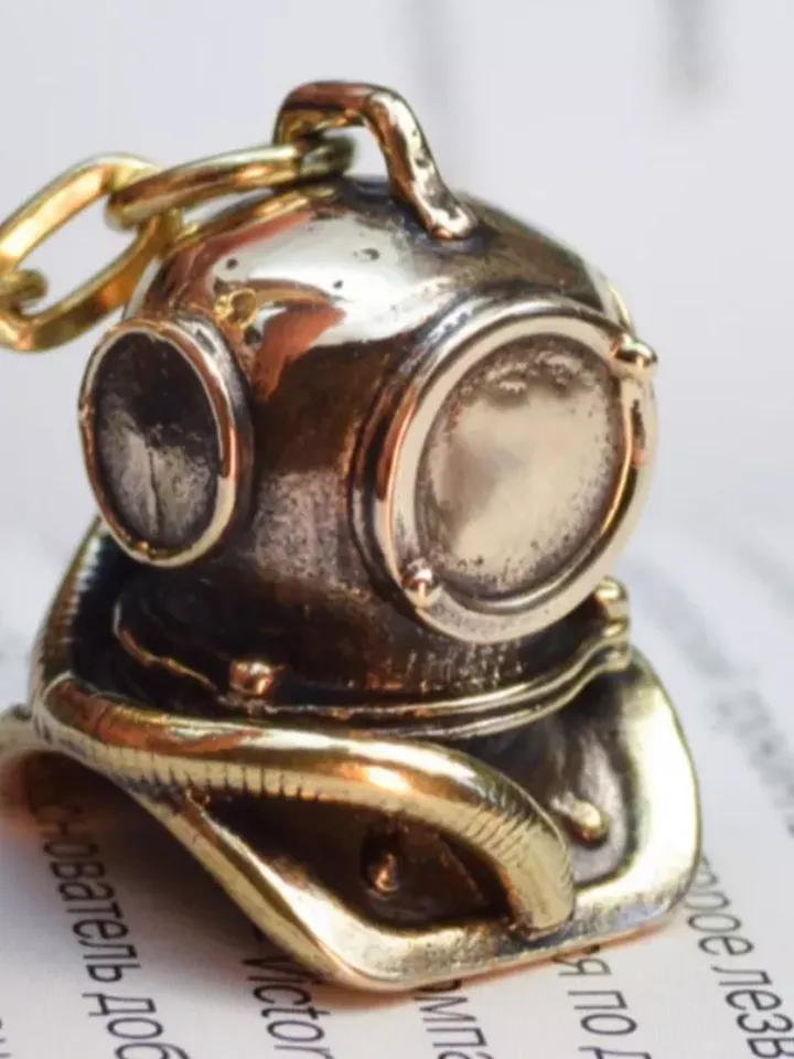 Keychain Helmet of a Scuba Diver