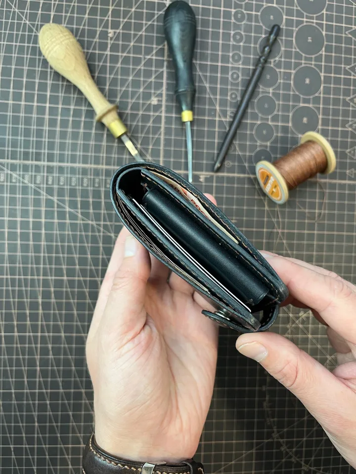 PDF Pattern Bifold Wallet - Download PDF & video TUTORIAL. Punch pitch 4 mm.