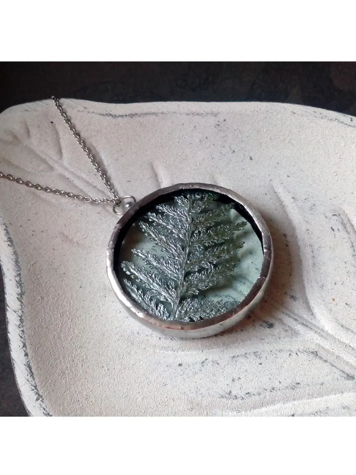 Valentine necklace, round Stained glass necklace, Glass with pressed fern, Dry fern necklace, Terrarium pendant