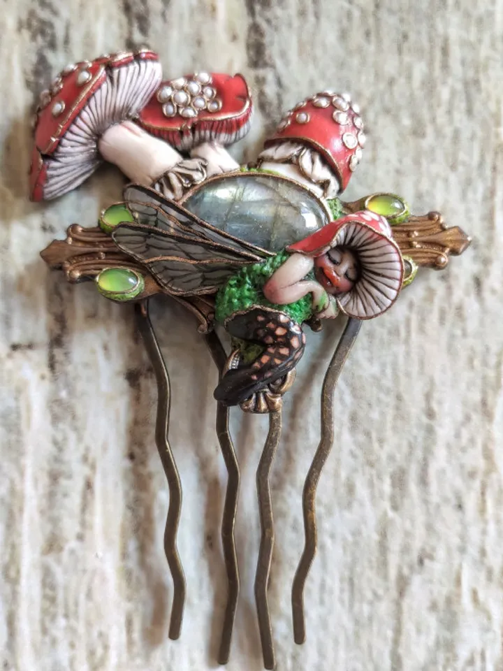 Hairpin Fairy Amanita, Mysterious sleeping fairy