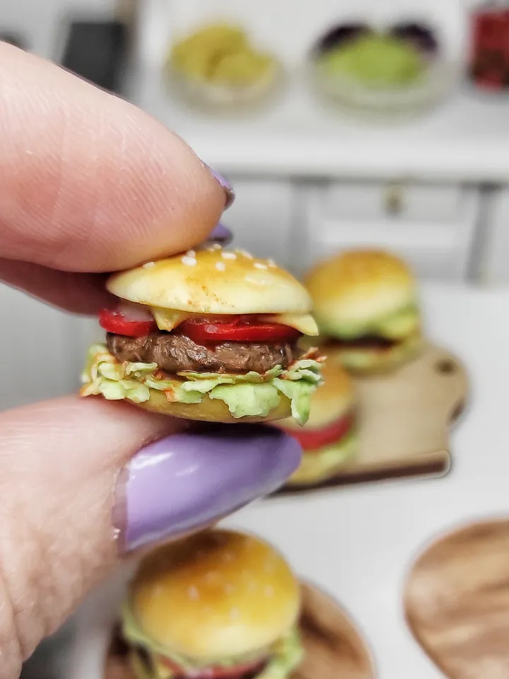 Fast food for dolls - Burger - Realistic burger - burger for dollhouse - miniature - mini food - dollhouse miniature