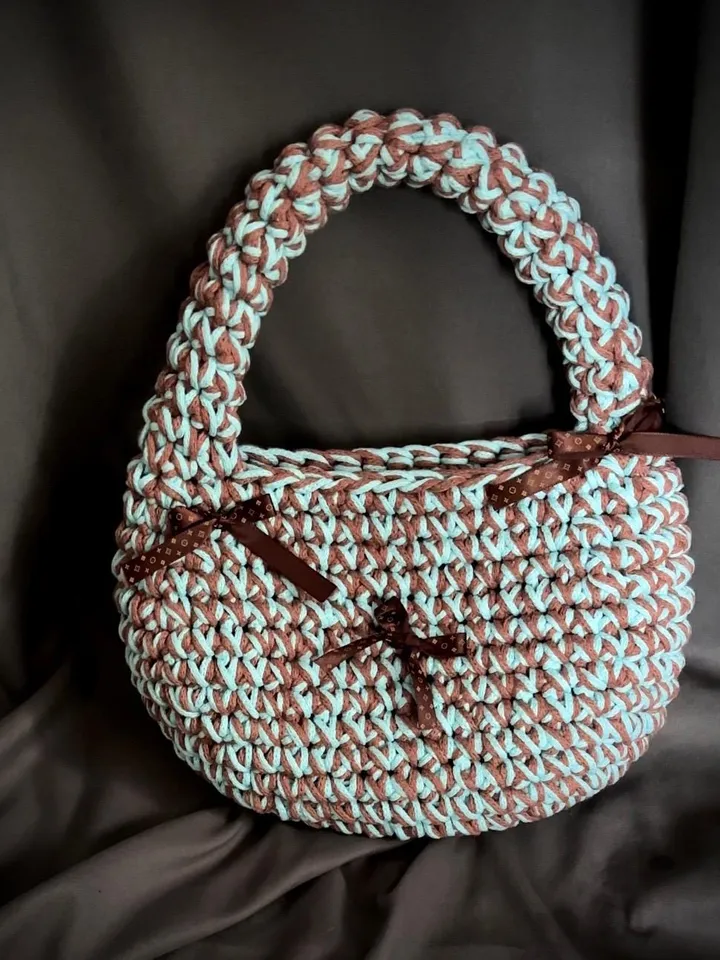 Crochet pattern bow easy trendy handbag PDF digital instant download and video tutorial, shoulder bag, furry bag, egg bag, hobo bag, tote