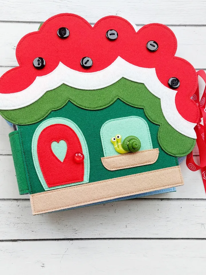 Dollhouse "Watermelon" Children's felt dollhouse with clothes and food set Portable fabric doll room