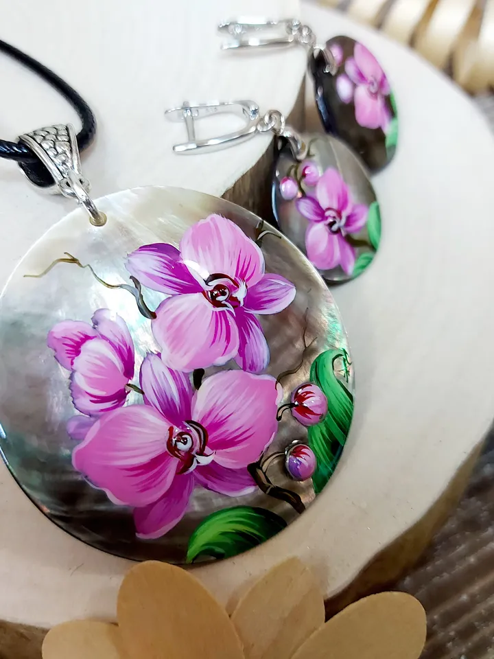 Handmade jewelry set: Pink orchids flowers on pearl pendant and earrings • Hand painted shell jewelry • unique floral set for evening dress