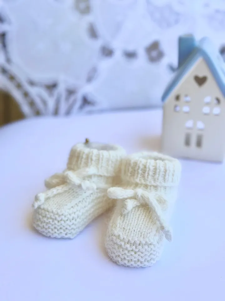 Easy Newborn Booties Knitting Pattern & Tutorial - 0-3M PDF Download ENG
