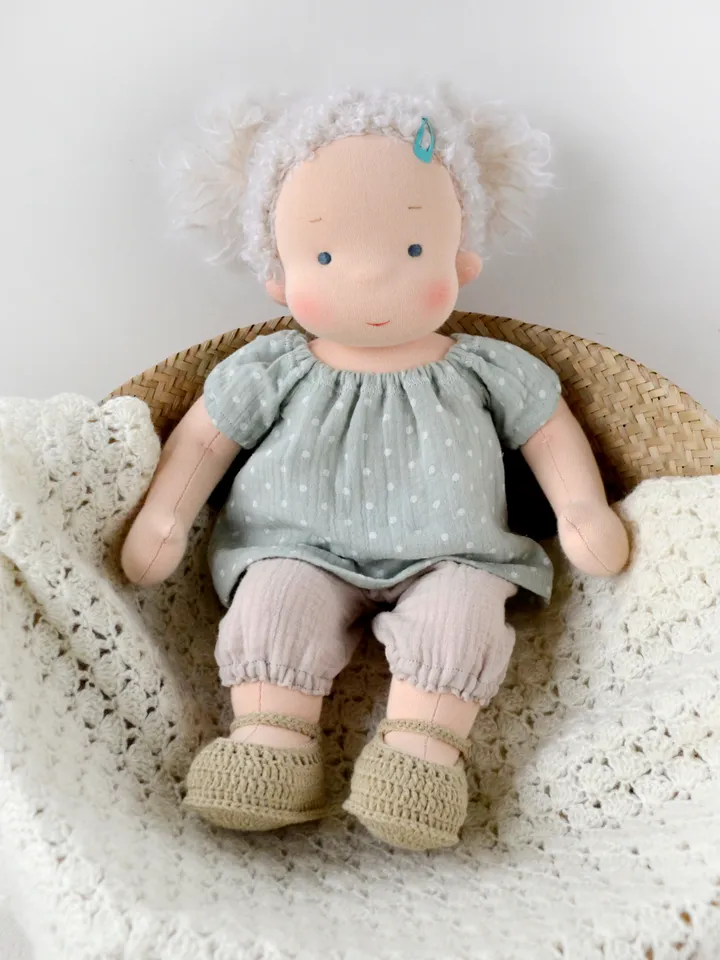 DIY clothes set for a Waldorf baby doll 14 inch (36 cm) tall. PDF sewing patterns and tutorials.