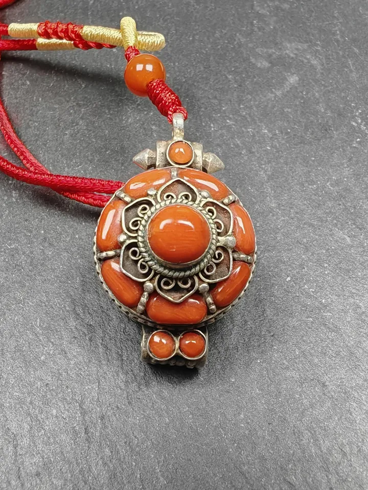 Gandhanra Handmade Gau Ghau Shrine, Round Tibetan Buddhist Altar Amulet Pendant,Unique Fotobox,Made of Coral and Silver