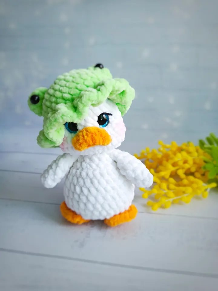 Pattern: Goose Stuffie Pattern, crochet goose, crochet pattern animal, crochet hat