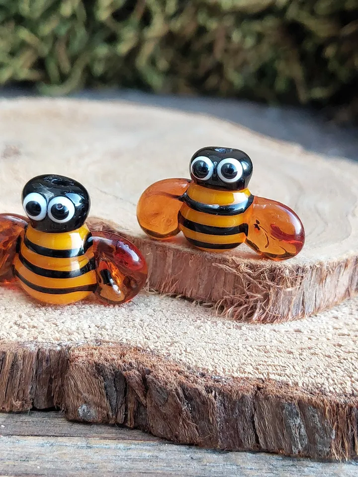 GLASS FIGURINES Queen Bee figurine Miniature Bee gifts  Honey bee decor Bumble bee gift Terrarium figurines Tiny glass animals Glass bee