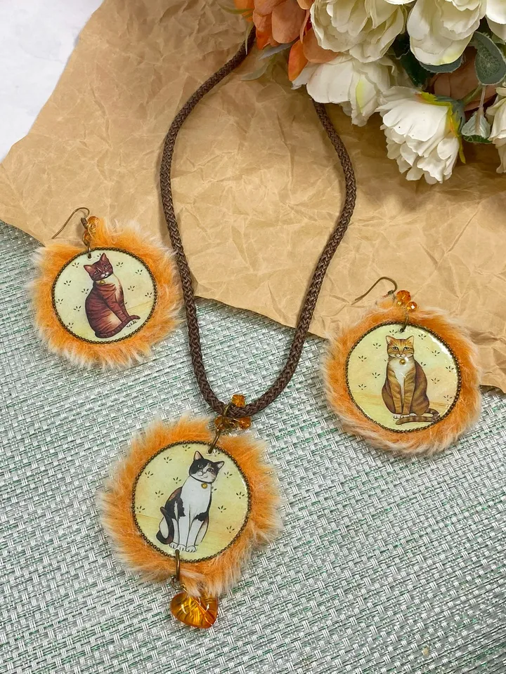 Handmade jewelry set. Creative set of jewelry.