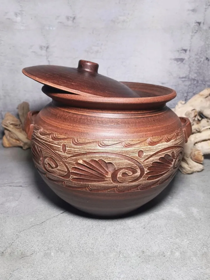Ceramic casserole 169.07 fl.oz  Handmade with handles and lid, carved pattern