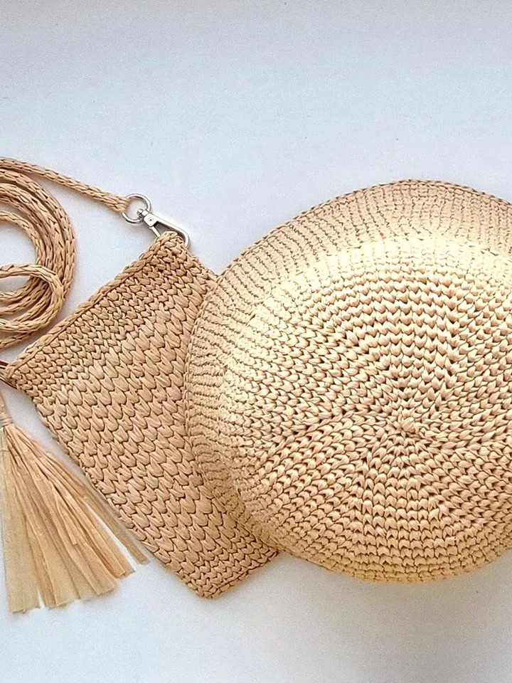 Straw hat and a little bag-a great beach outfit!