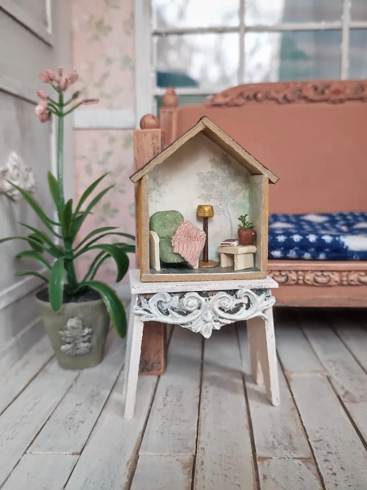 Roombox Miniature Dollhouse with Furniture 1/100 Reading Nook